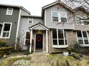 Building Photo - Gorgeous Townhouse in the Heart of Multnomah Village with Attached Garage, Outdoor Space