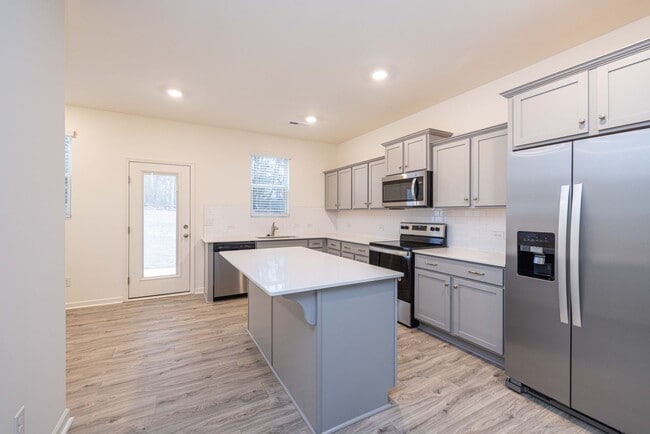 Building Photo - Charming Townhome community   3br 2.5ba with a cooks kitchen with island minutes from I-85 and sh...