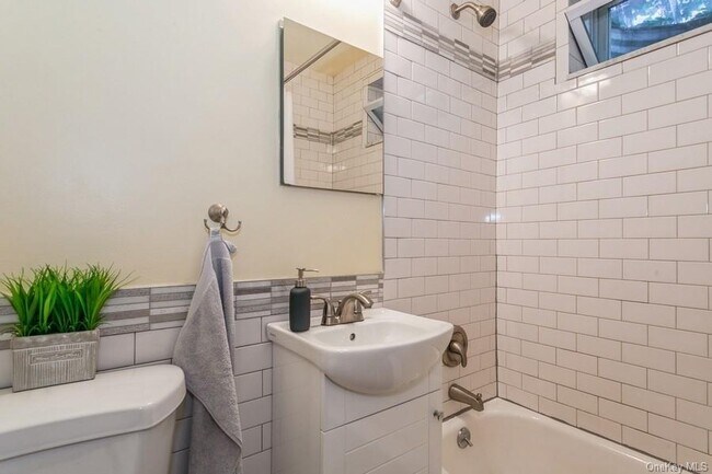 Building Photo - 45 Carpenter Ave