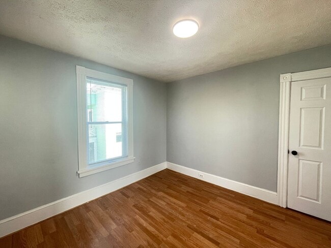 Building Photo - 231 Laurel St