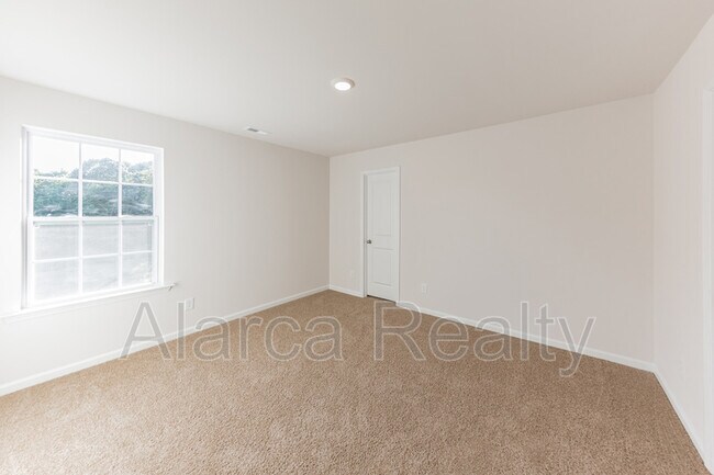 Building Photo - 114 Sequoia Frst Dr