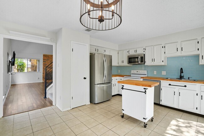 Building Photo - 7258 Coronado Cir