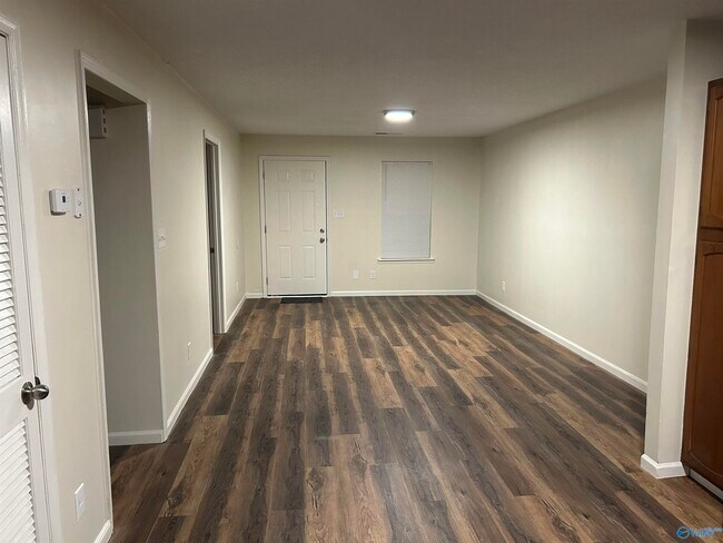 Building Photo - 1810 Ororke Ln SW