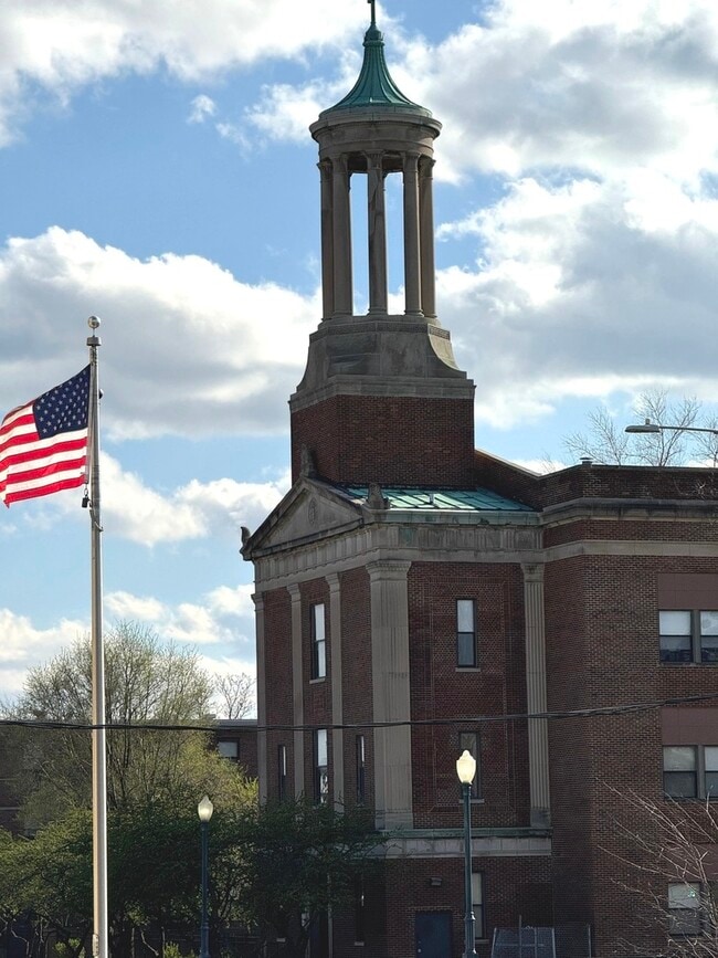 Building Photo - 224 E Cass St