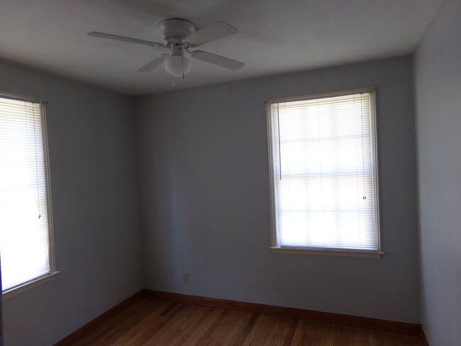 Building Photo - Charming Three Bedroom Home- Newly remodled Kitchen