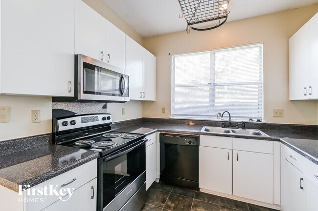 Building Photo - 8141 Walnut Valley Cove
