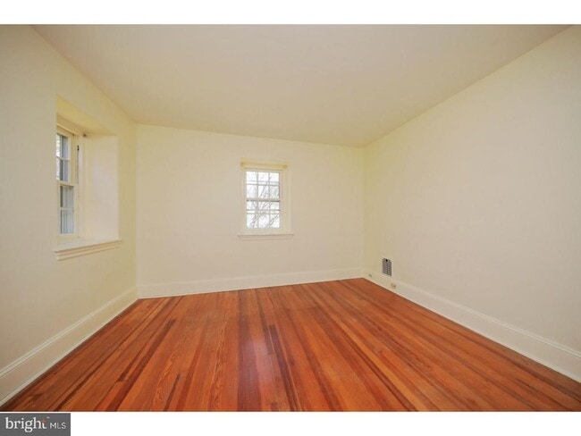 Building Photo - 17 E Willow Grove Ave