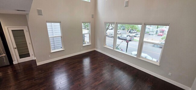 Building Photo - 409 10th St