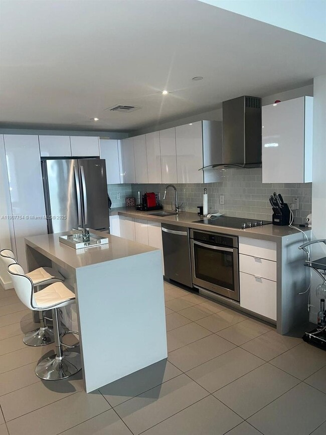 Building Photo - 1600 NE 1st Ave