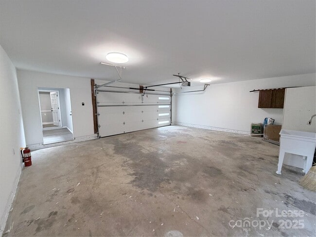 Building Photo - 2825 Edwin Jones Dr