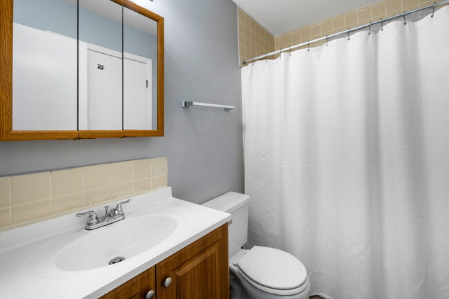 Building Photo - 3060 Winchester Ct W