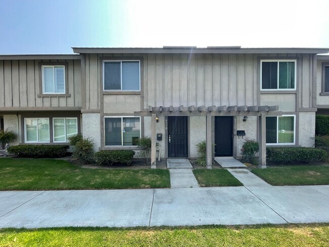 Building Photo - 3 Bed + 1.5 Bath + 2 Car Garage