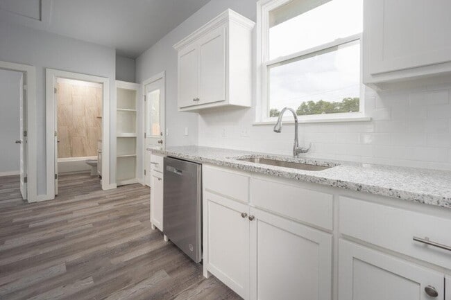 Building Photo - 201 S 11th St