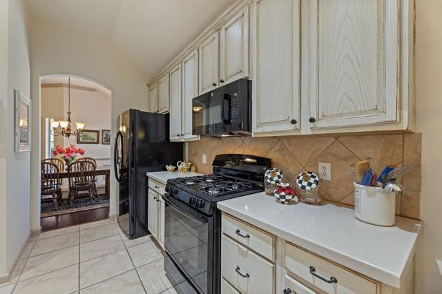 Building Photo - 1312 Quaker Dr