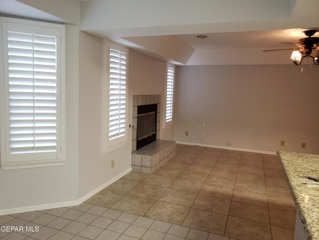 Building Photo - 4365 Loma De Oro Dr