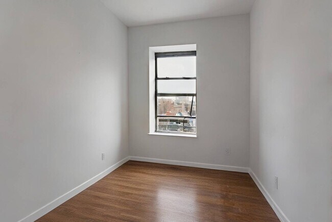 Building Photo - 411 Manhattan Ave