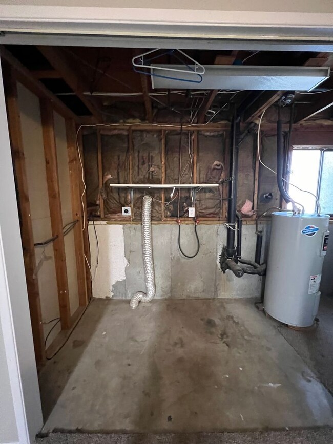 Building Photo - 2122-2124 W Regina Ave