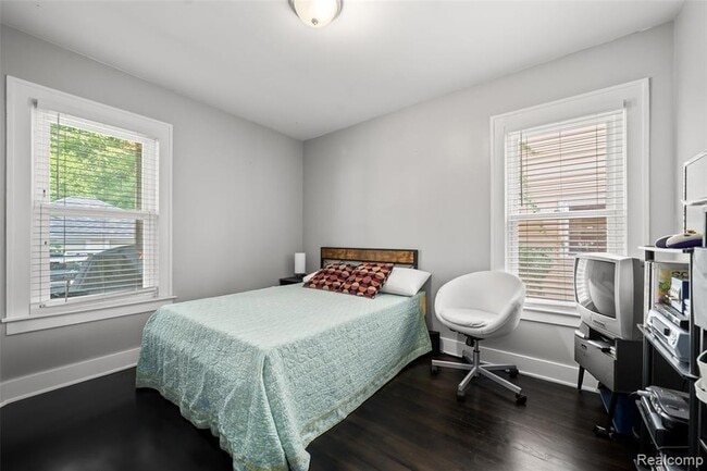 Building Photo - 242 W Webster St