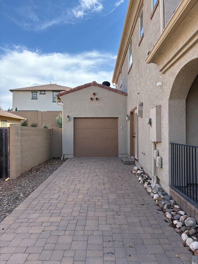 Building Photo - 1-Year Long-Term Rental