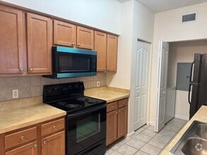 Building Photo - 9833 Baywinds Blvd