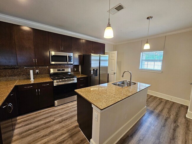 Building Photo - Available now ready for immediate move in