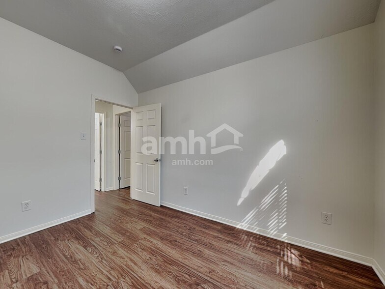 Building Photo - 12527 Avery Vale Ln