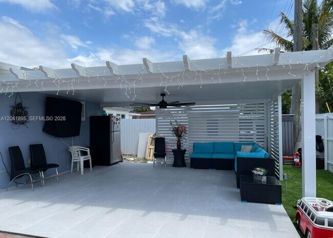 Building Photo - 7190 SW 13th St