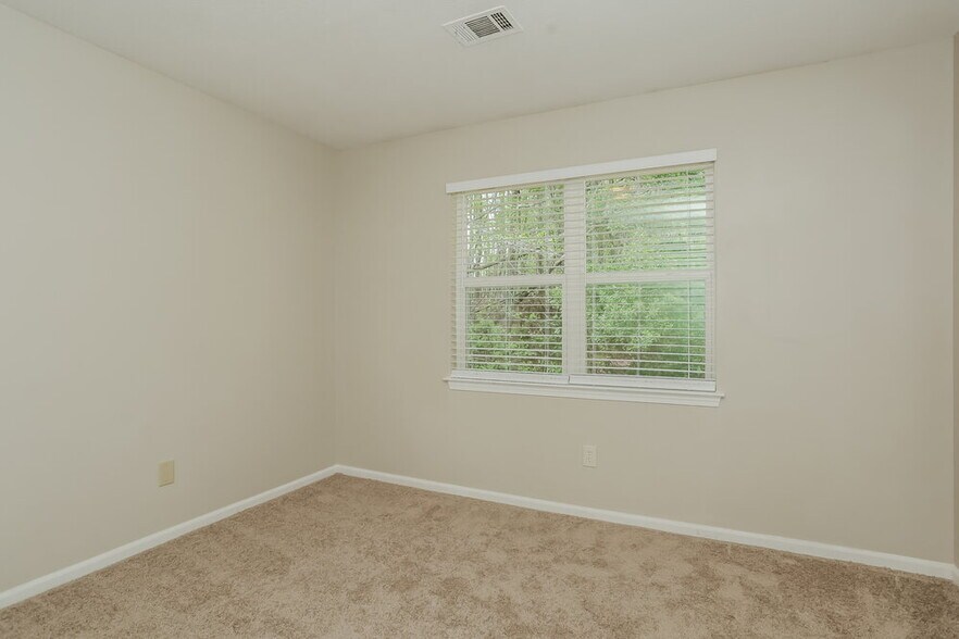 Building Photo - 843 Tall Deer Dr