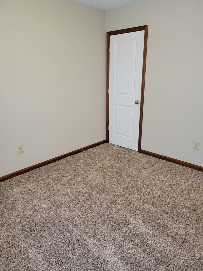Building Photo - 31 Cherry Tree Ln