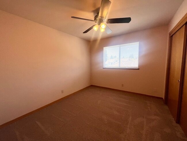 Building Photo - 1305 Manzano Way