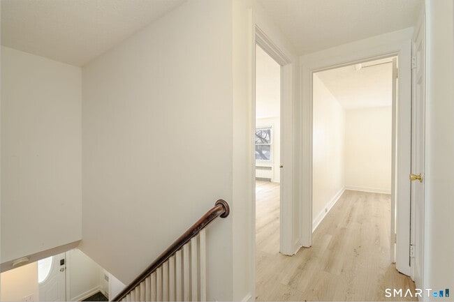 Building Photo - 783 Quaker Ln S