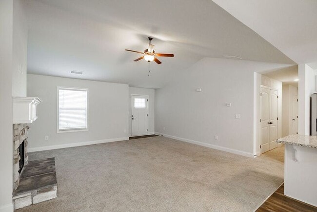 Building Photo - 80 Creek Haven Dr