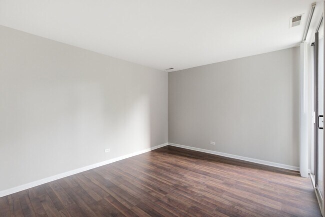 Building Photo - 6000 Oakwood Dr