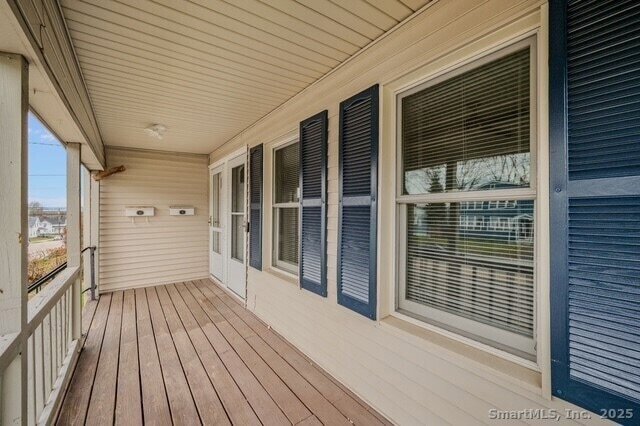 Building Photo - 245 Willetts Ave