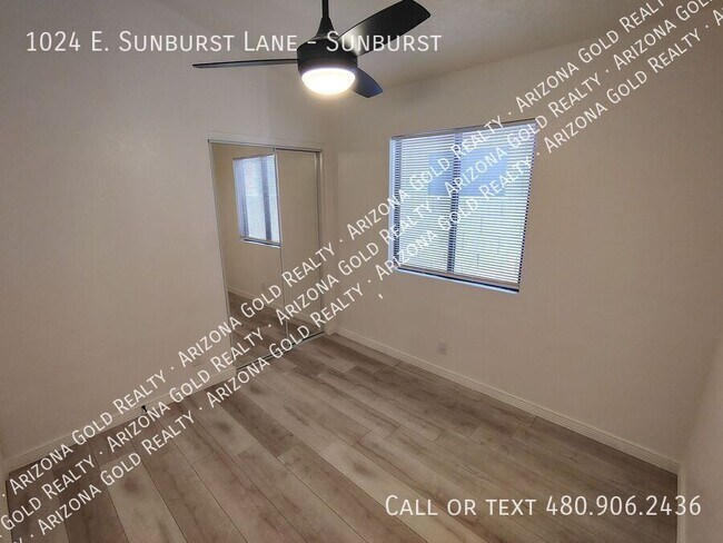 Building Photo - 1024 E Sunburst Ln