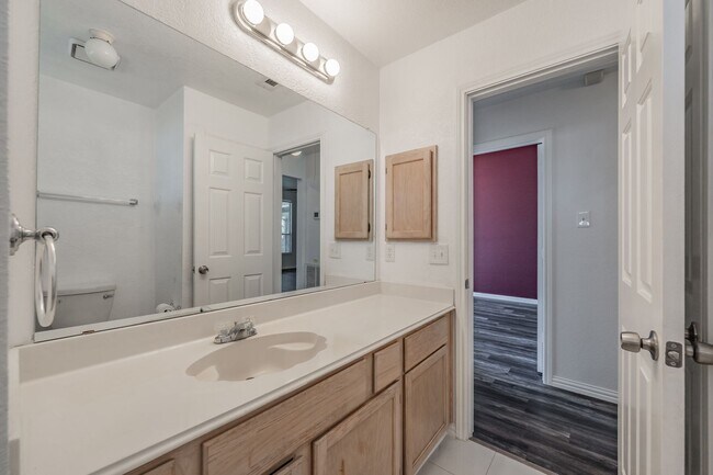 Building Photo - 1214 Hardisty Dr