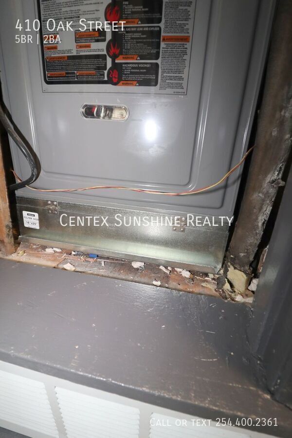 Building Photo - 410 Oak St