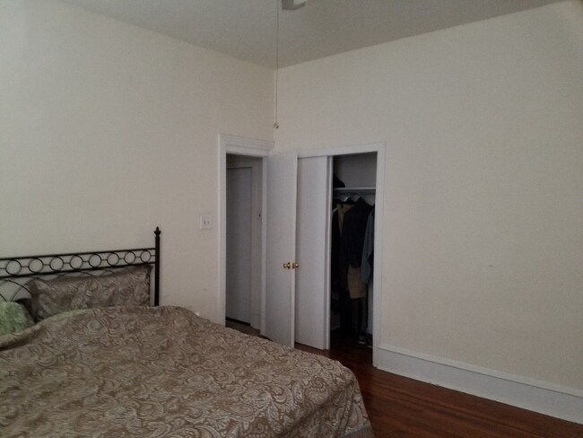 Building Photo - 162 Sumac St