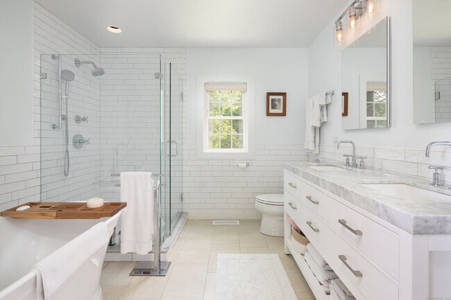 Building Photo - 41 Loon Meadow Dr