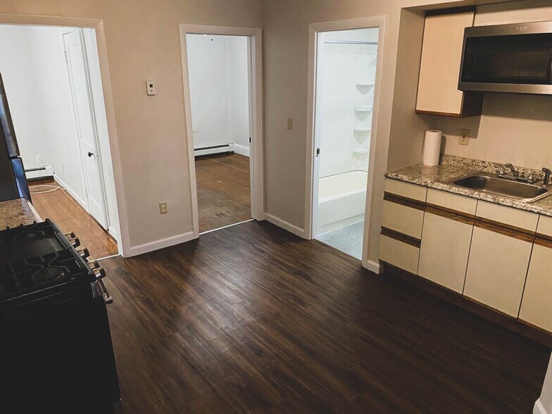 Kitchen 2a - 33 Tingley St