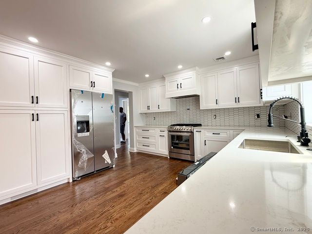 Building Photo - 40 E Pasadena Pl