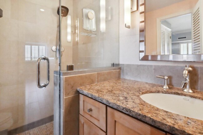 Building Photo - 1155 N La Cienega Blvd