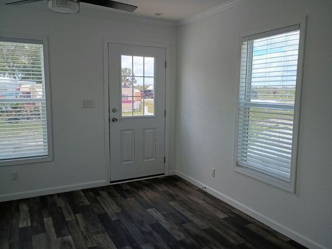 Building Photo - 34 Lily Dr