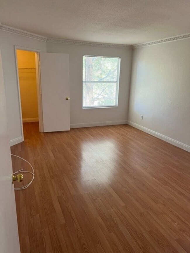 Building Photo - 1 Bedroom Unit Located in Copper Palms!