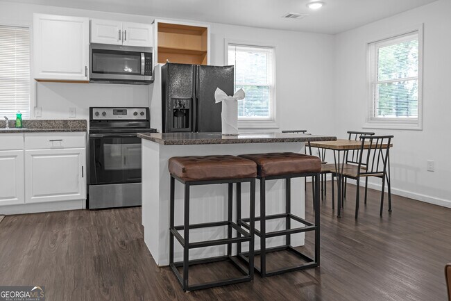 Building Photo - 2533 Godfrey Dr NW