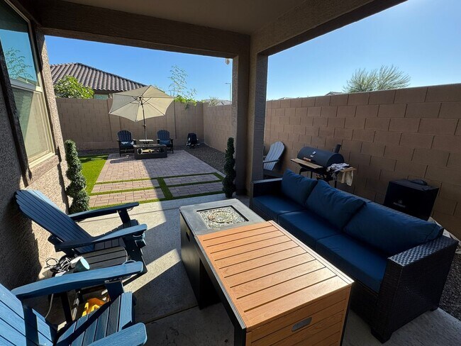 Building Photo - 2024 Beautiful Furnished 3 Bedroom 2 Bath with Private Suite near Sports Venues