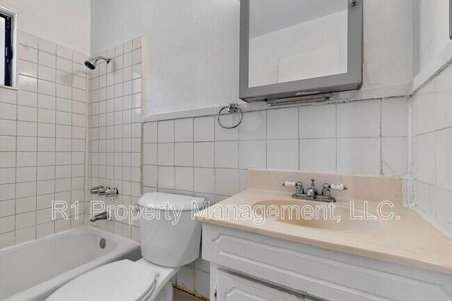 Building Photo - 165 Hilton Ave NW