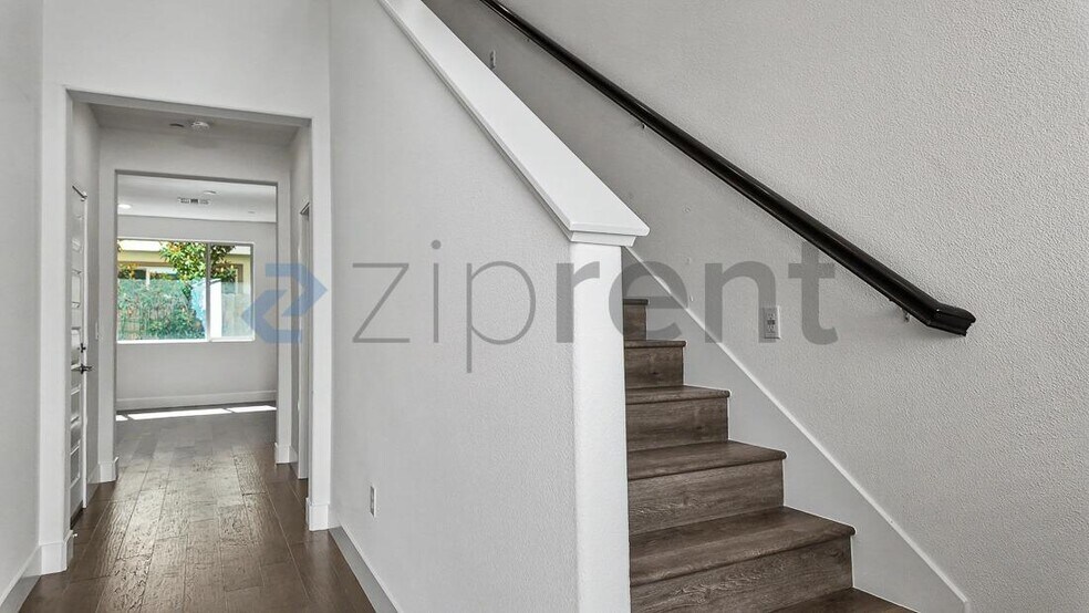 Building Photo - Unit