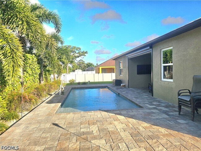 Building Photo - 1919 SW 26th Terrace