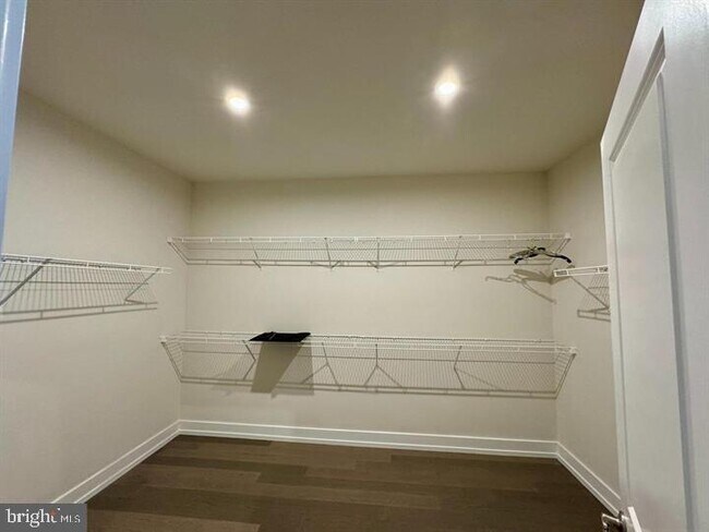 Building Photo - 906 Lakeview Ct
